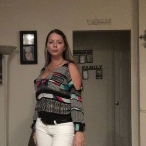 Bebe top great for any occasion